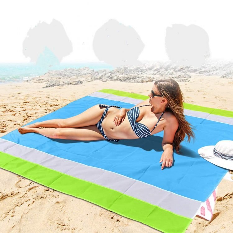 6 Things to Consider When Choosing a Beach Blanket