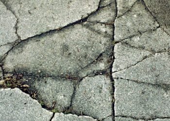 How To Fill Asphalt Cracks Before Sealing?