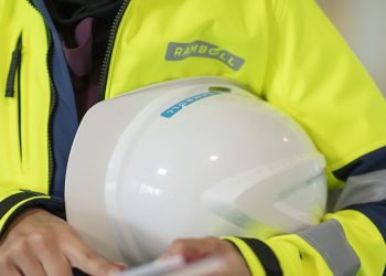 Factors to Consider in Choosing the Right Workwear Partner for Your Company