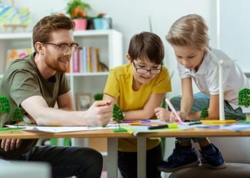 How Can You Find the Best English Tutor for Your Kid?