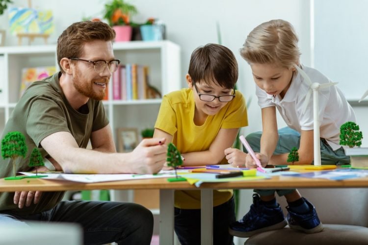 How Can You Find the Best English Tutor for Your Kid?