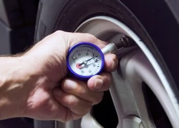 What to consider when buying tire pressure gauge for your business website