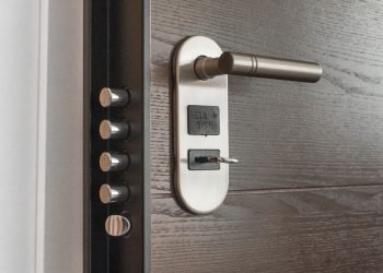 How to Choose a Locksmith Service: Tips for Repair and Replacement