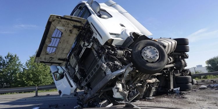 Handling Commercial Trucking Accident Claims