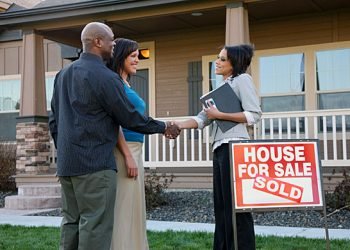 Selling Your House? 10 Reasons Why You Should Use a Property Agent