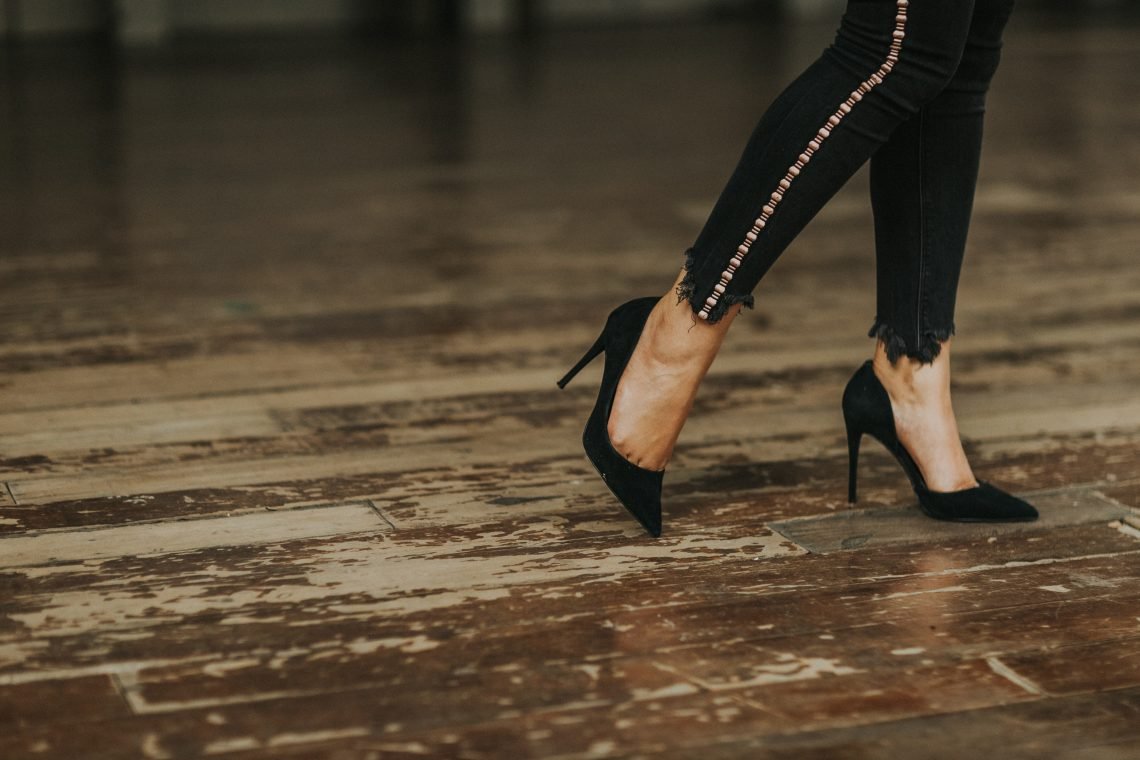 HOW TO WEAR HIGH HEELS THAT CAN MAKE YOU FEEL MORE COMFORTABLE?