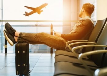 5 ways to have fun at the airport while waiting for your flight