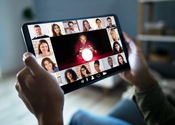 4 Tips for Finding the Best Phone Psychics Online