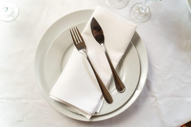 3 Tips for Choosing the Flatware and Cups to Suit Your Décor