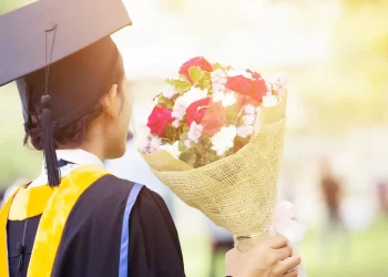 The ultimate guide to choosing the perfect graduation bouquet for your loved ones