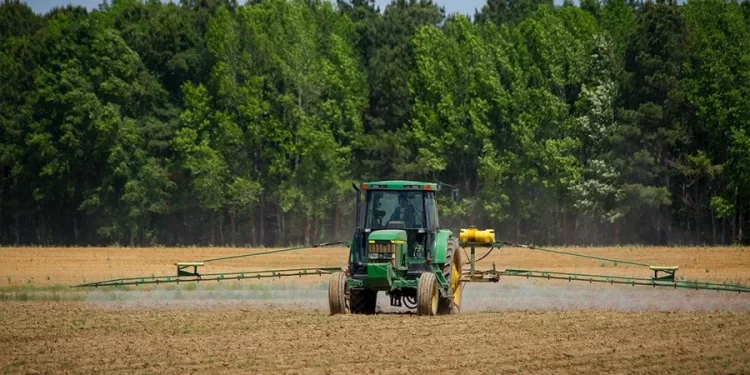 Business / Agriculture and Forestry:  Combines and Tractors Maintenance Information and Technical Manuals