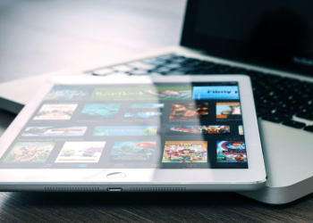 10 Extremely Popular Movies to Watch