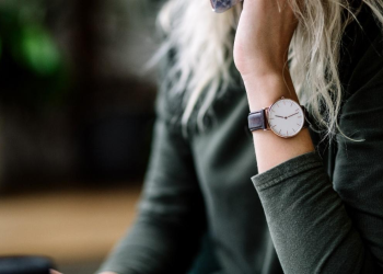 4 Watches for Girls to Elevate Casual Wear