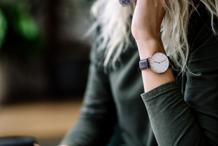 4 Watches for Girls to Elevate Casual Wear