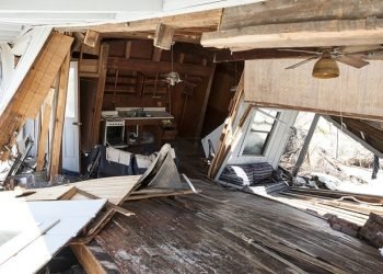 Ways to Deal with a Water Damage Emergency at Work