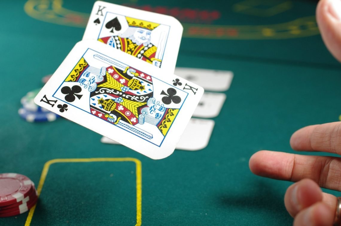 How to avoid getting scammed at online gambling platforms?