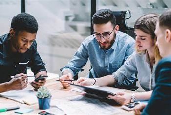 Unlocking the power of effective collaboration with team chat apps 