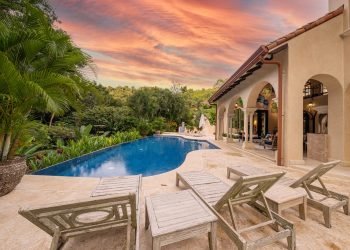 What makes Costa Rica an ideal destination for luxury vacation? 