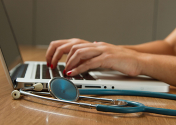Aaron Rossi: Medical Education Demystified: Understanding the Journey to Becoming a Doctor and Choosing the Right Path for You