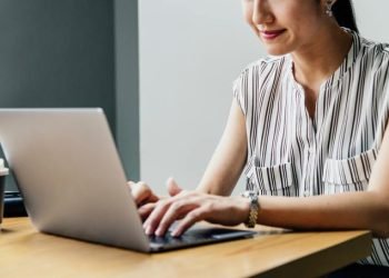 5 reasons why a small business should regularly use a professional copywriter