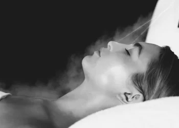 Cryotherapy Facials: A Cold Touch for a Youthful Glow