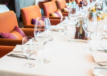 A Guide to Selecting Custom Table Covers for Business Meetings