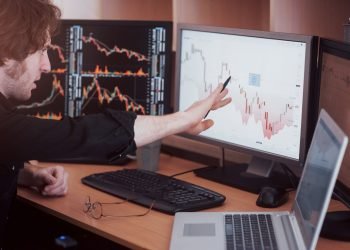 Oil Trading 101: Understanding The Basics And Choosing The Right Commodity Platform: