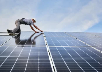 Florida Solar Contractor: 7 Pro Tips for a Seamless Solar Panel Installation