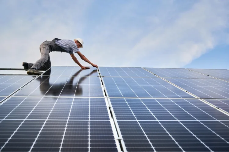 Florida Solar Contractor: 7 Pro Tips for a Seamless Solar Panel Installation