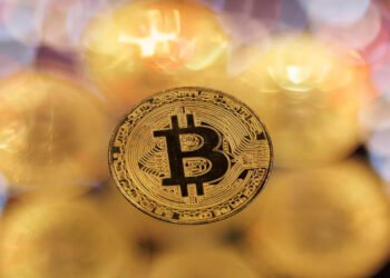 Market Timing Dynamics in Bitcoin Investment Strategies