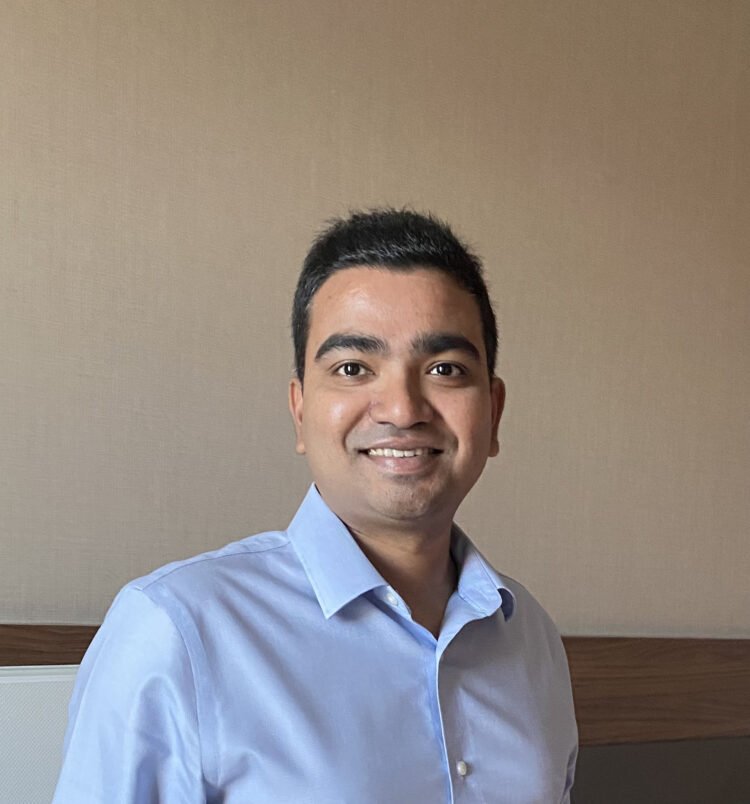 Transforming Healthcare Strategy: Leveraging Data Analytics for Clinical Trials and Treatment Optimization