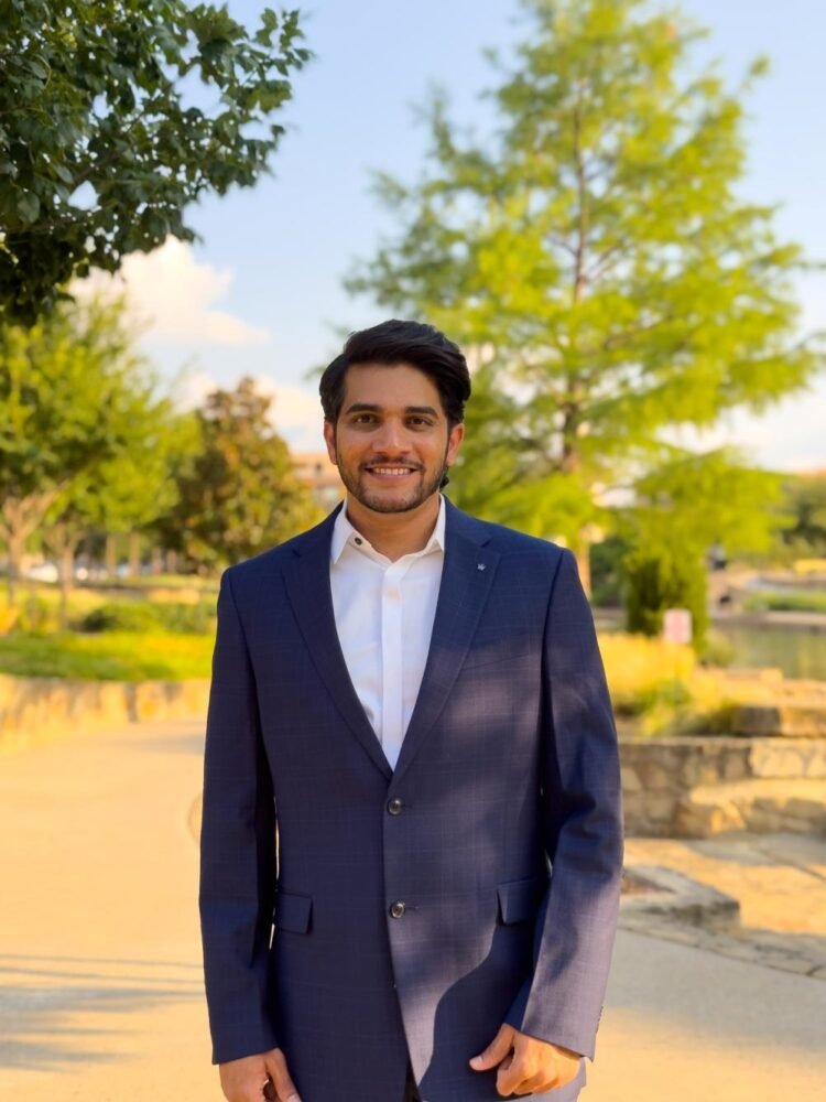 Leading IT Specialist Raja Venkata Davu Transforms the Financial  Industry with Advanced Virtualization and Cloud Solutions for Risk assessment, Data Intelligence, and Ratings