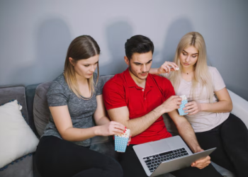 What to Know Before Booking a Private Entertainment Service Online