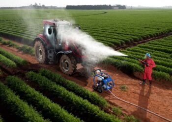 Tips for Cleaning and Maintaining a Farm Tractor