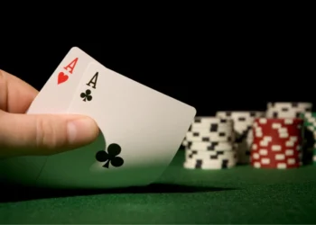 How to Play Poker: A Comprehensive Guide for Beginners and Pros