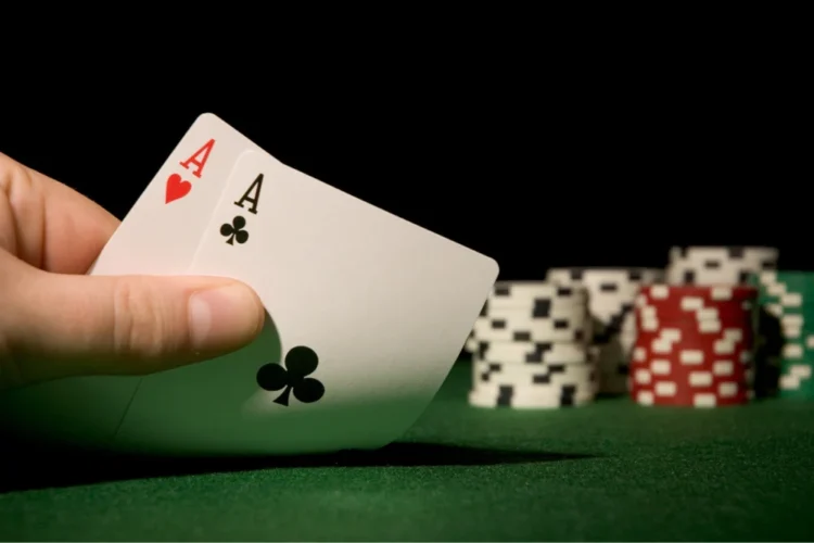How to Play Poker: A Comprehensive Guide for Beginners and Pros