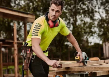 Top Features to Look for in Premium Workwear in Australia