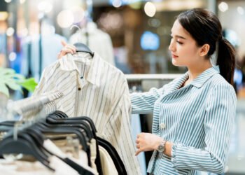 How Custom Merchandise Influences Consumer Buying Decisions