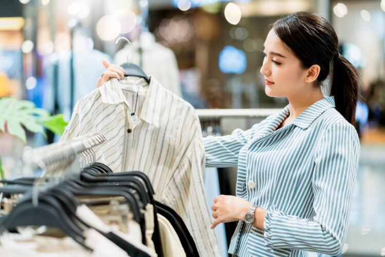 How Custom Merchandise Influences Consumer Buying Decisions