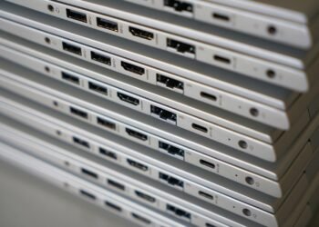 USB-C vs Other Charging Options for Portable Monitors